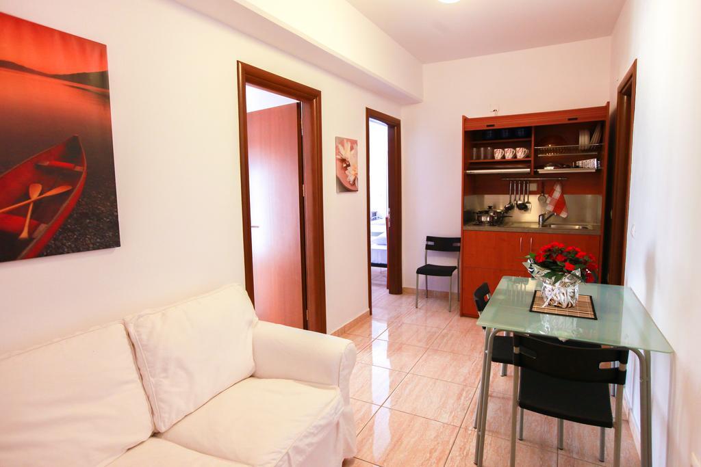 Kallisti Apartments مدينة سكياثوس الغرفة الصورة
